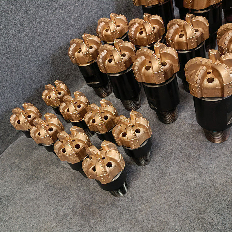4 3/4 (120.6mm) بدن فولادی چاه آب PDC بیت ساختار اندازه با اتصال API