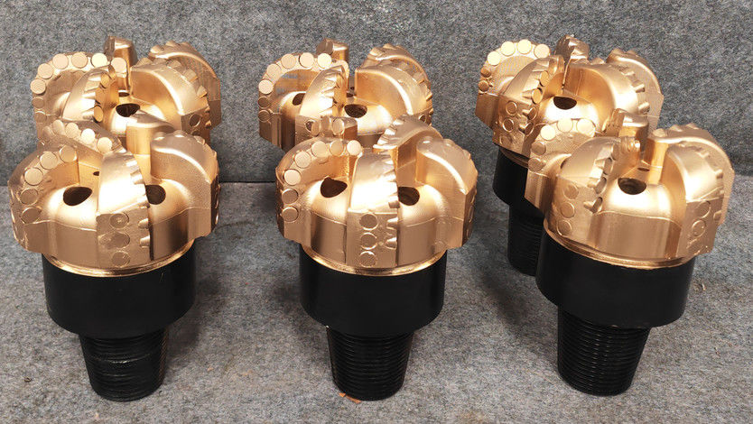 PPDC حفاری بیت 102mm API 2 3/8 Reg الماس کامپوزیت سه بال قوس زاویه حفاری بیت غیر هسته حفاری