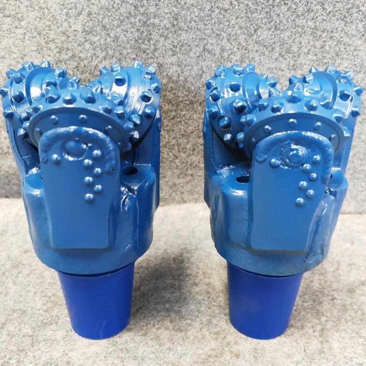 5.5 اینچ IADC637 حفاری افقی جهت دار Tricone Rock Drill Bit برای شکل گیری سخت