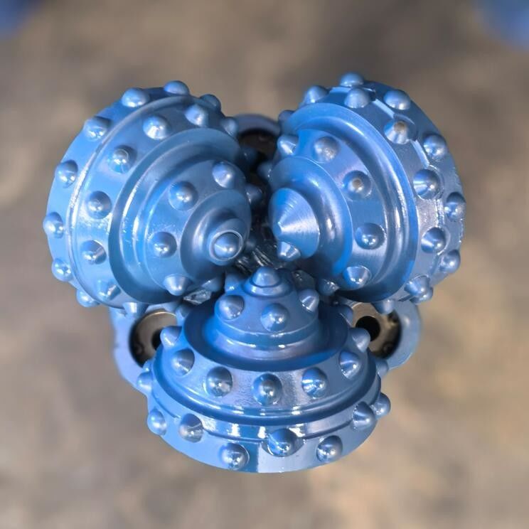 5.5 اینچ IADC637 حفاری افقی جهت دار Tricone Rock Drill Bit برای شکل گیری سخت