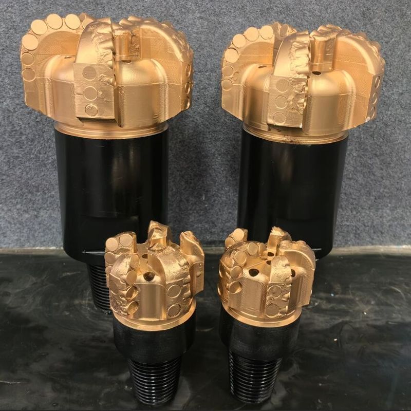 98mm تا 311mm PDC حفاری بیت برای نرم به متوسط شیل دنباله با abrasiveness کم طراحی سفارشی آلیاژ فولاد
