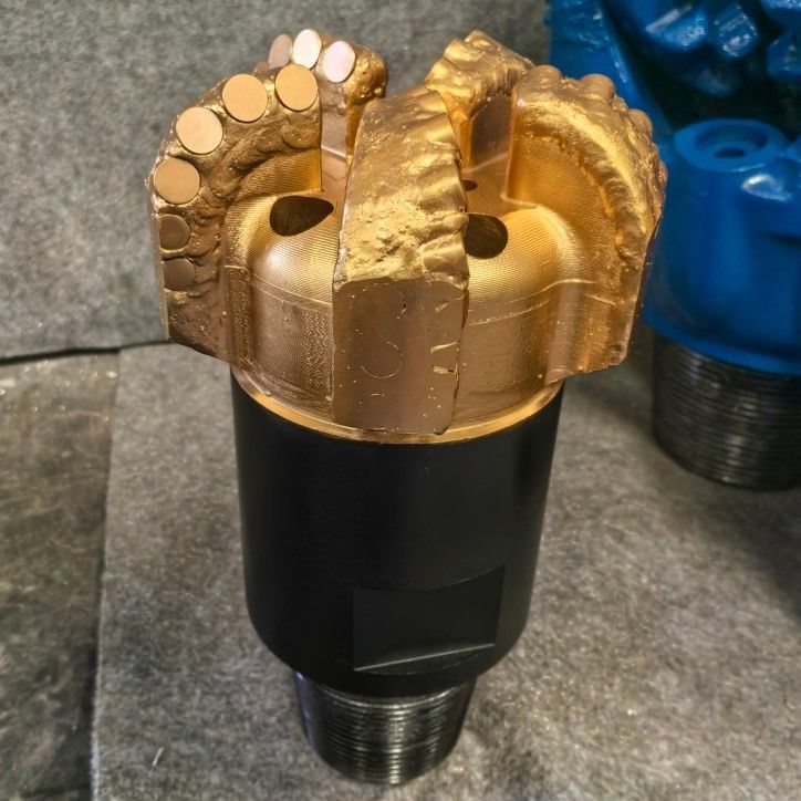 98mm تا 3593.7mm فولاد کربید PDC حفاری بیت های طراحی قابل تنظیم برای نرم به شیل متوسط