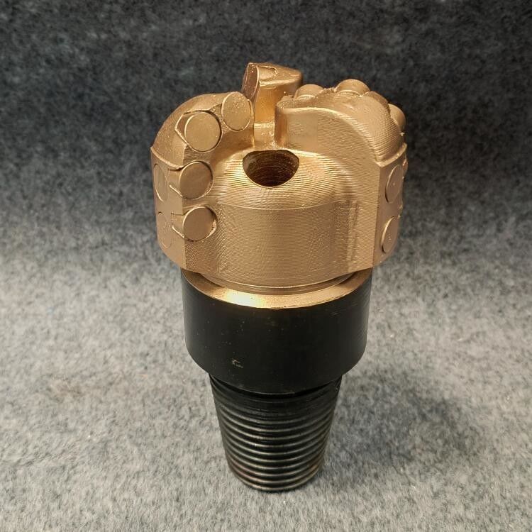 الماس 98mm 3 تیغه Pdc Arc زاویه حفاری بیت برای چاه آب حفاری معدن زغال سنگ